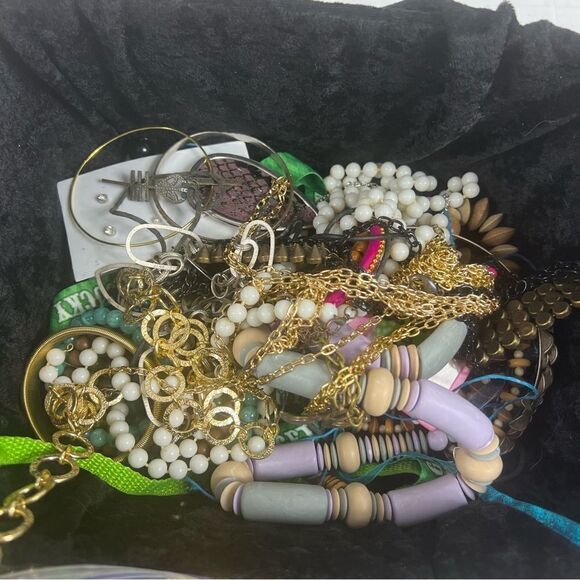 5 pounds of craft jewelry bundle vintage to current for repurpose - Picture 8 of 14